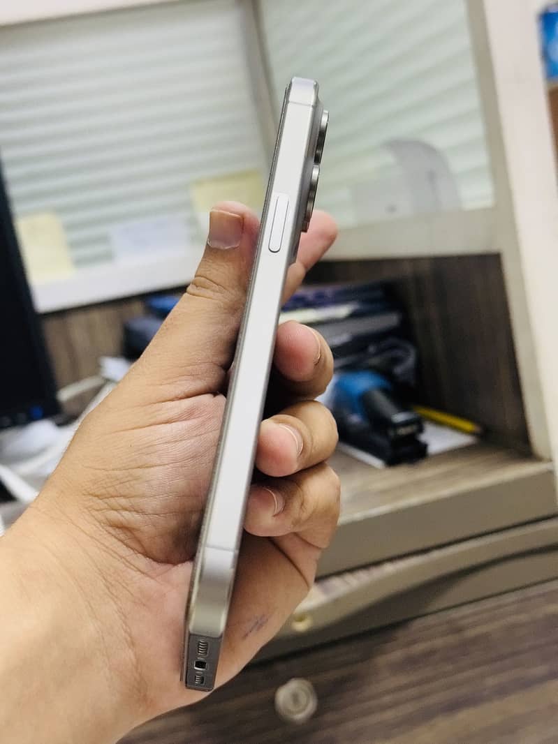 Apple iPhone 15 Pro Max 10