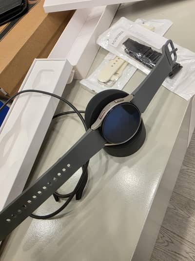 Samsung Galaxy Watch 6 (40mm) -10/10 Condition