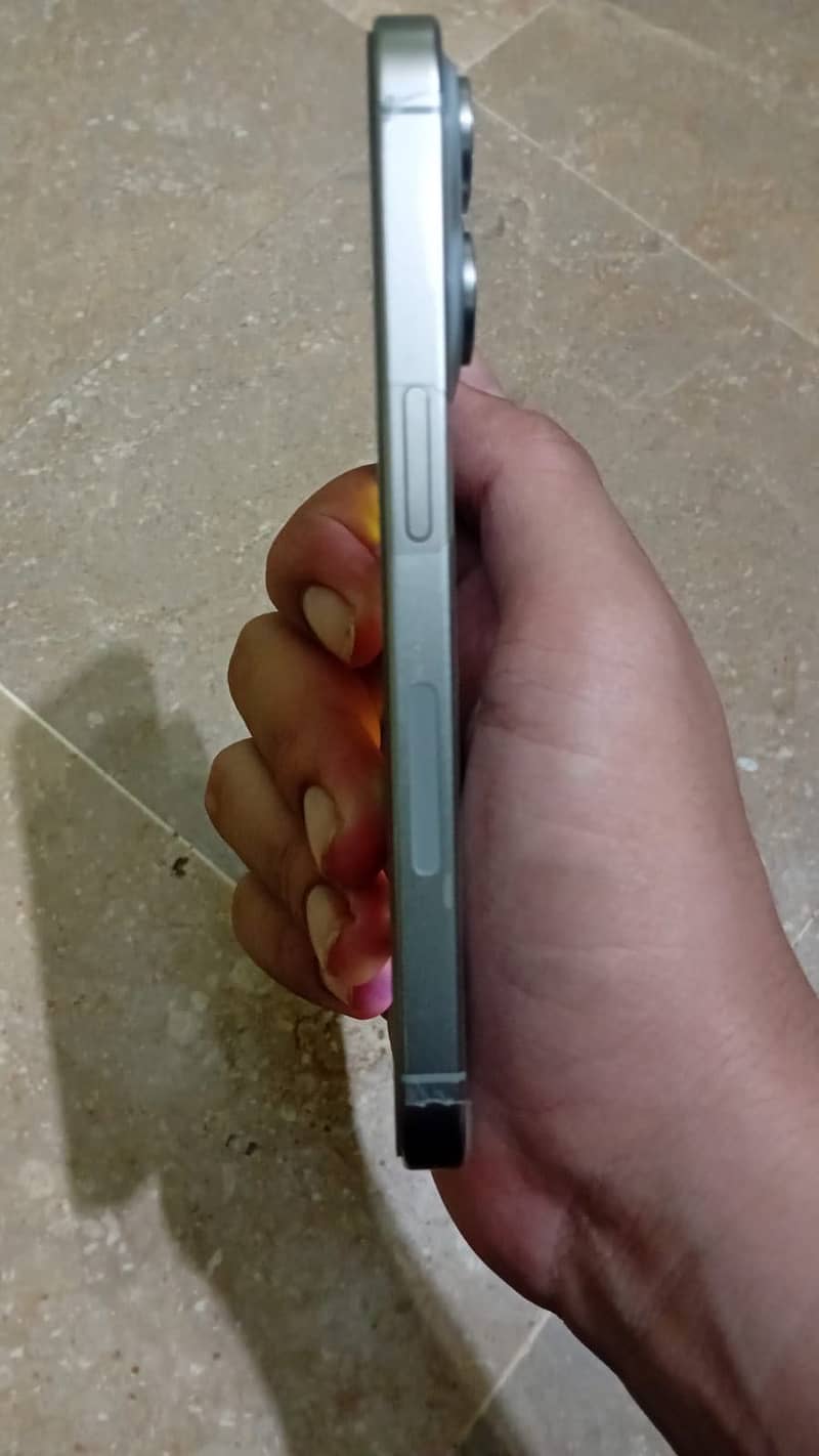 Apple iPhone 15 Pro 1