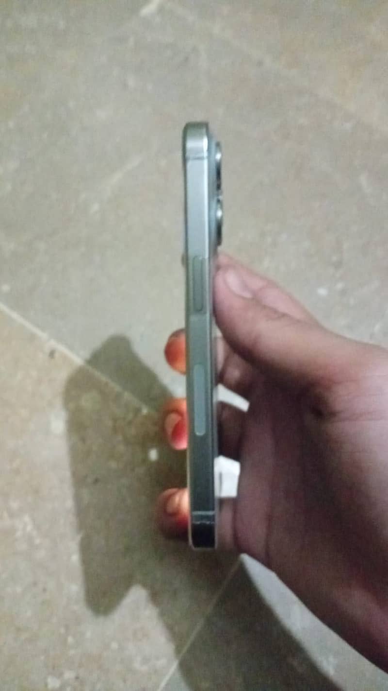 Apple iPhone 15 Pro 2