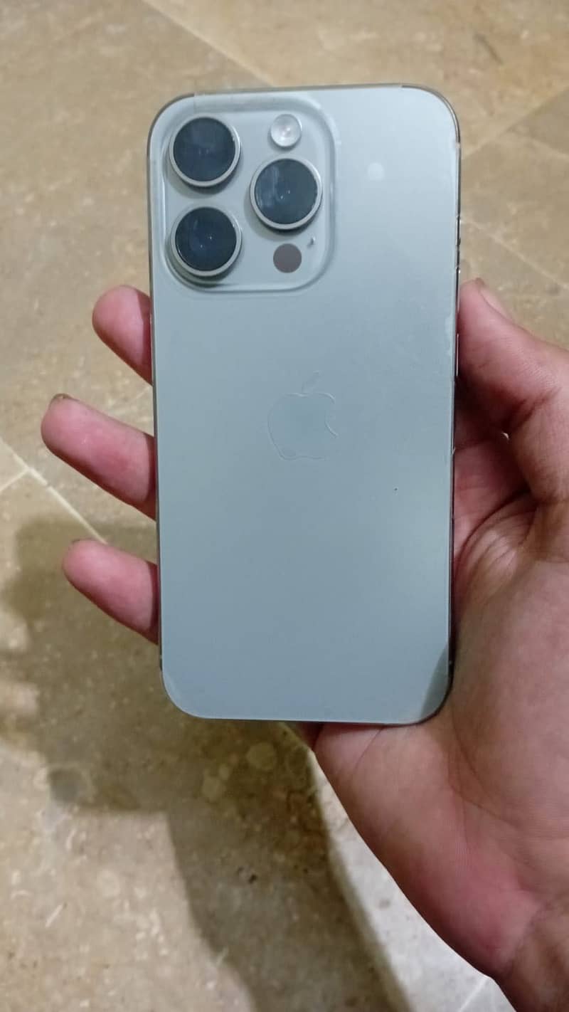 Apple iPhone 15 Pro 3