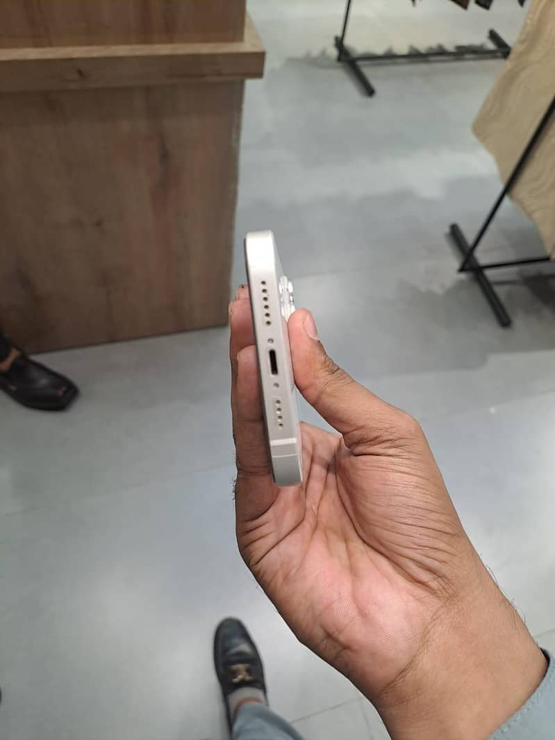 Apple iPhone 14 plus 3