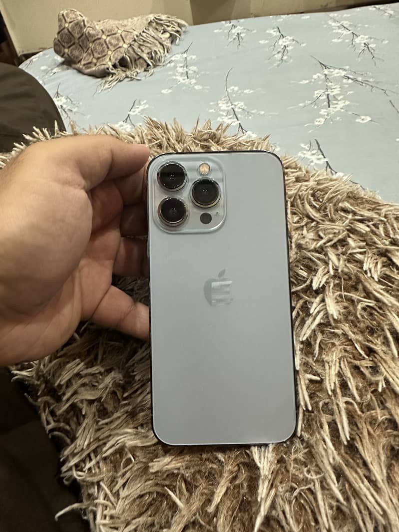 Apple iPhone 13 Pro 1