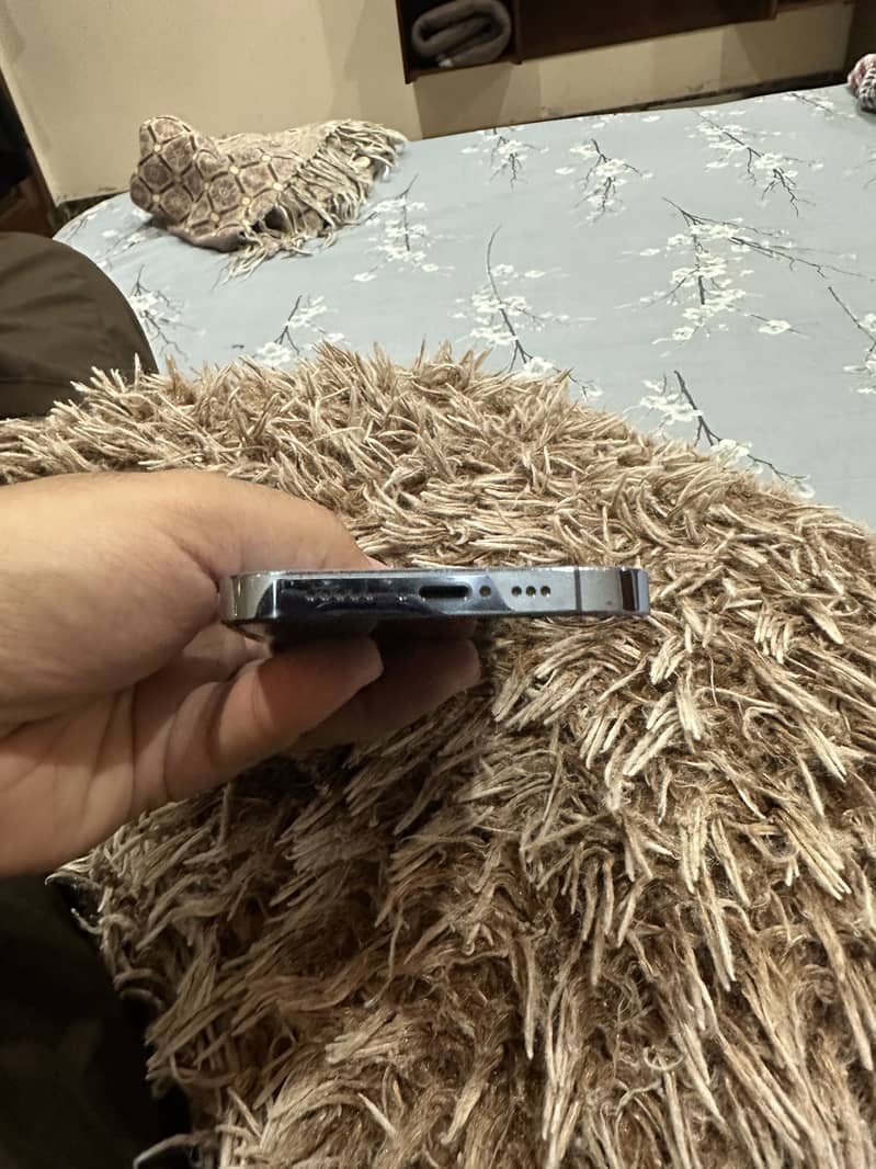 Apple iPhone 13 Pro 4