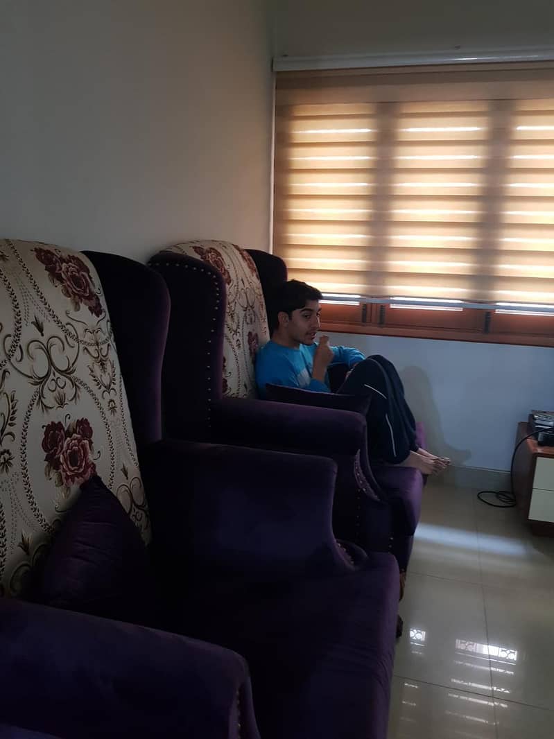 Mint condition comfortable sofa set 1