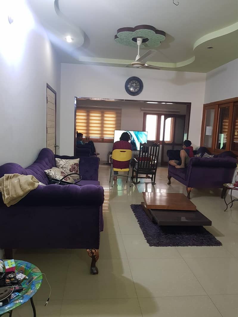 Mint condition comfortable sofa set 3