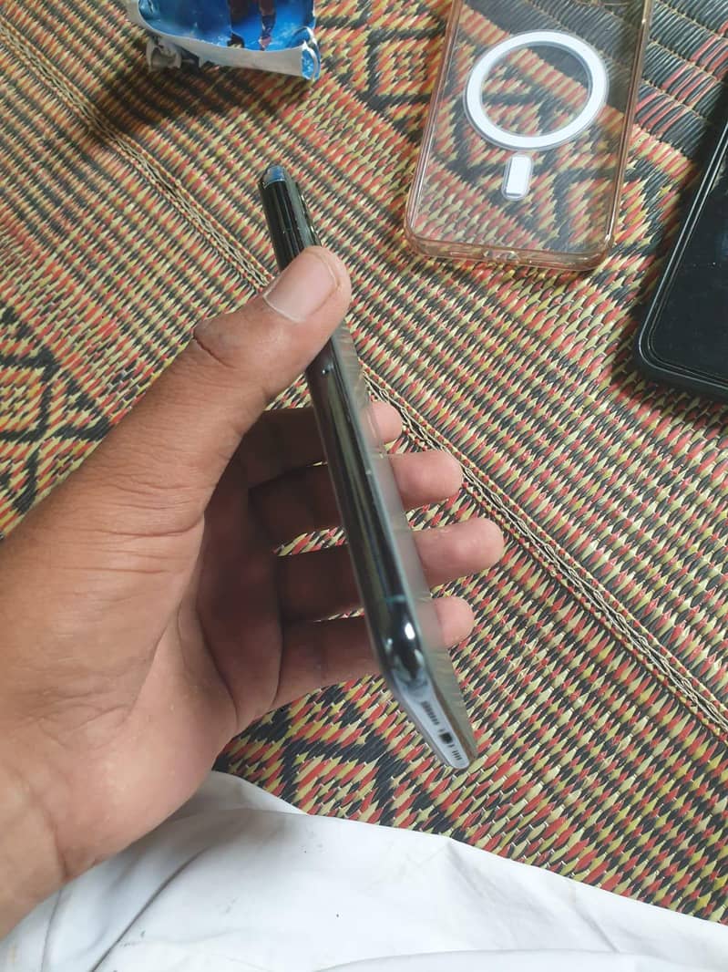 Apple iPhone 11 Pro Max 2