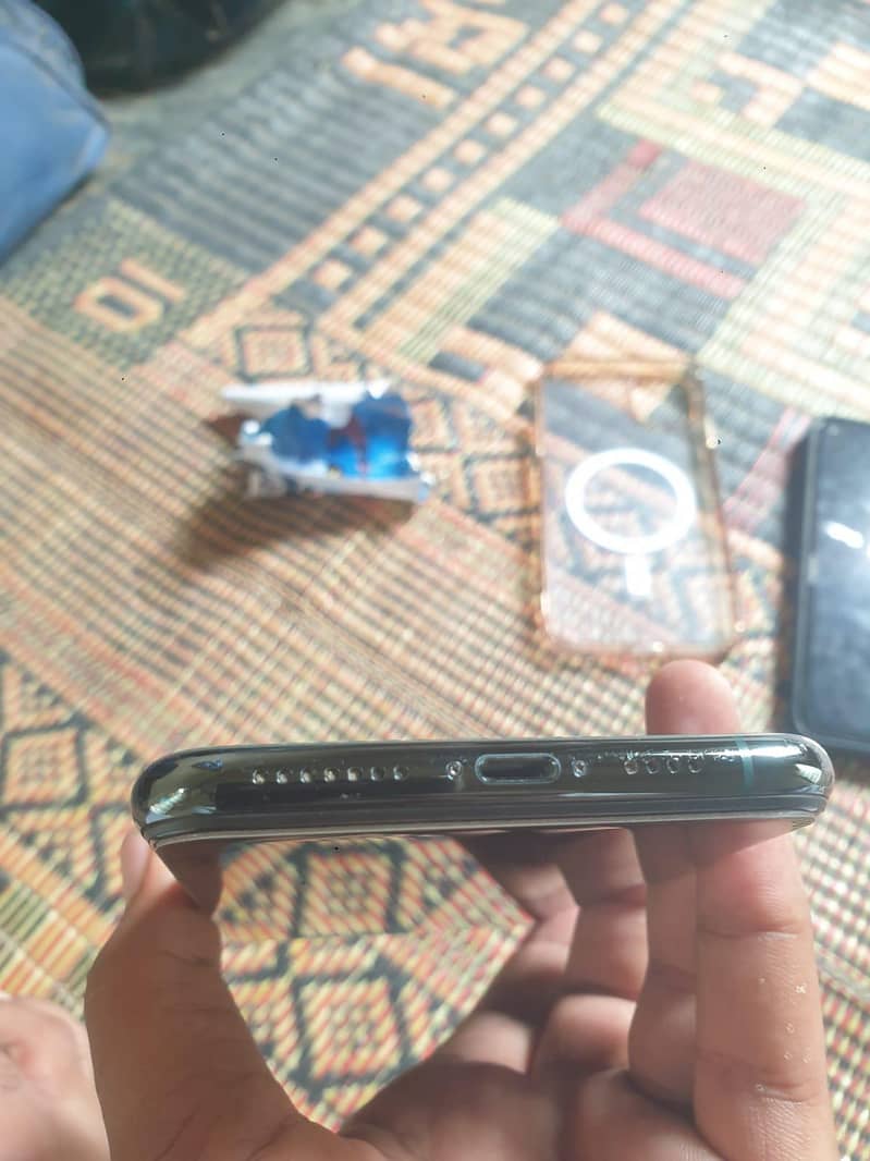 Apple iPhone 11 Pro Max 4