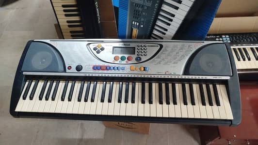 Yamaha PSR j21/c digital keyboard