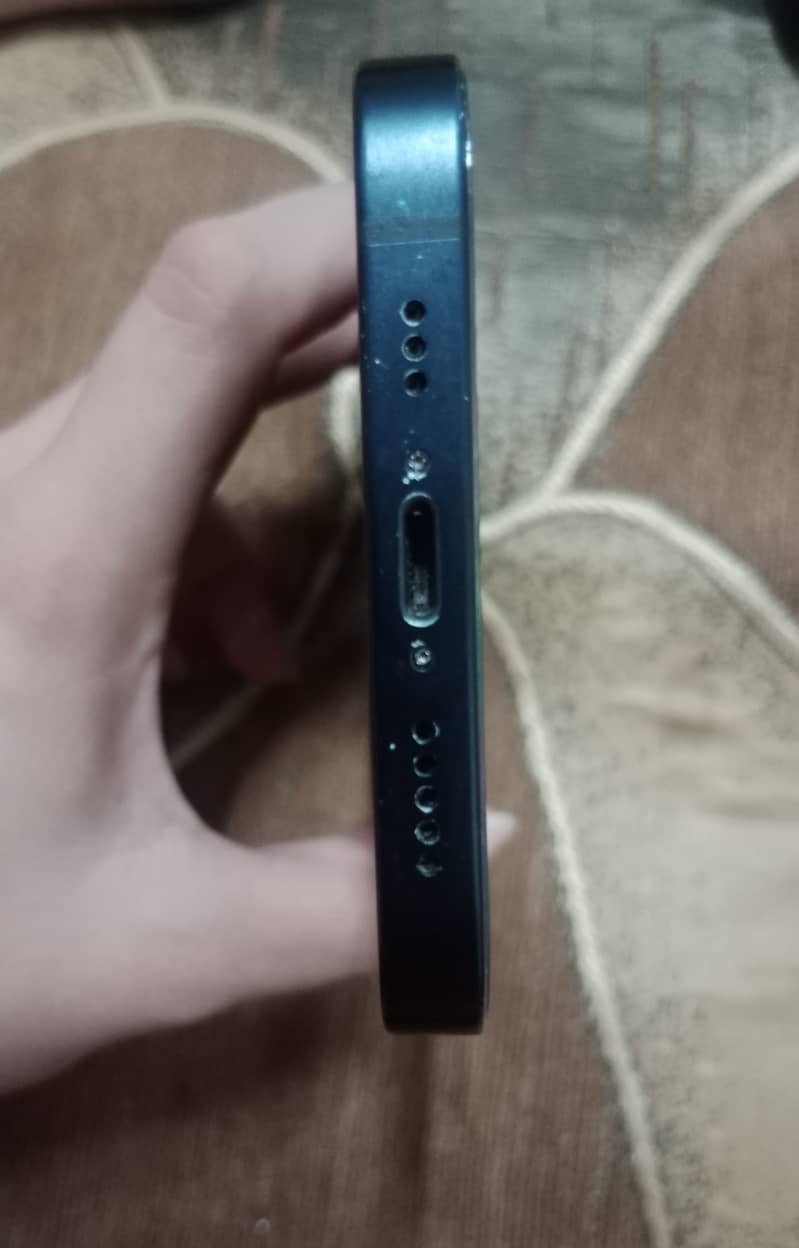 Apple iPhone 12 4
