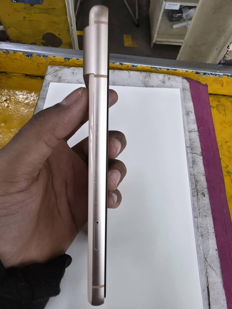Google Pixel 8 4