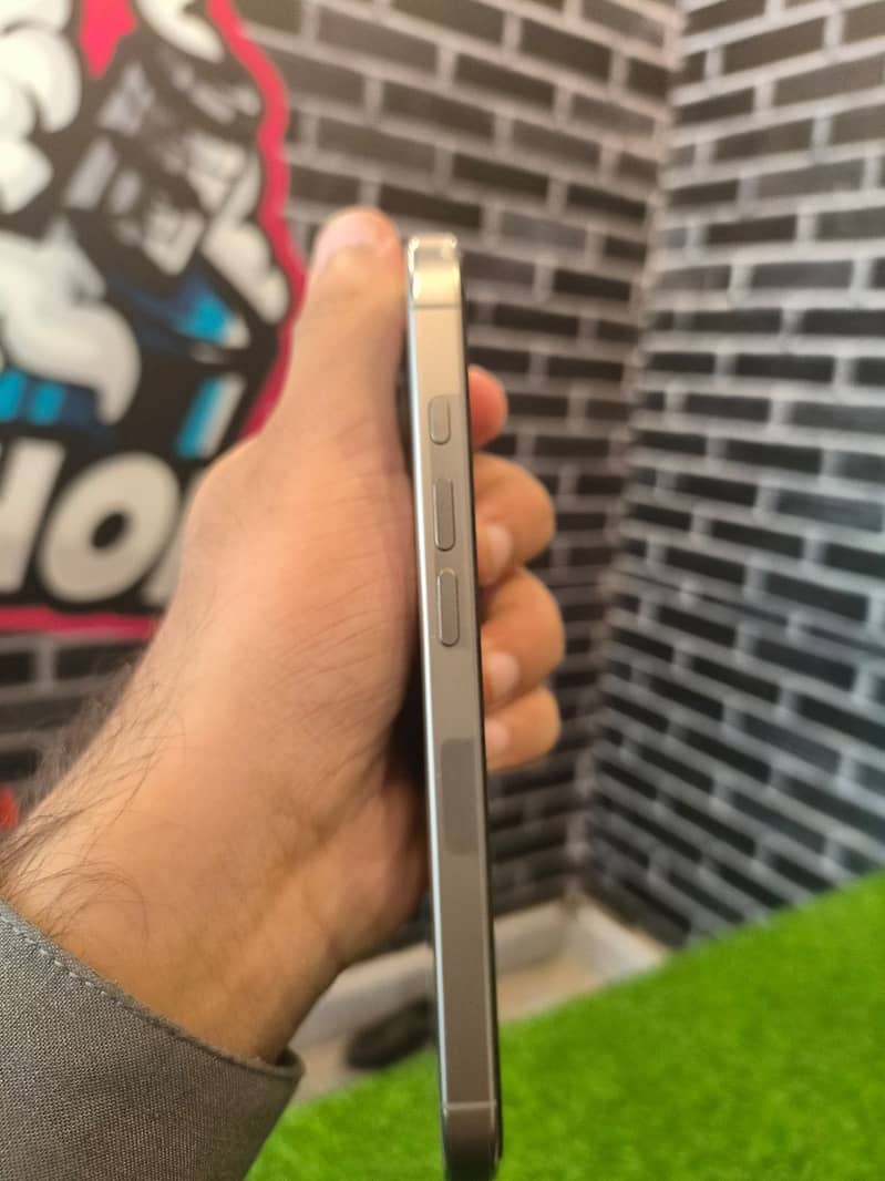 Iphone 16 pro 5