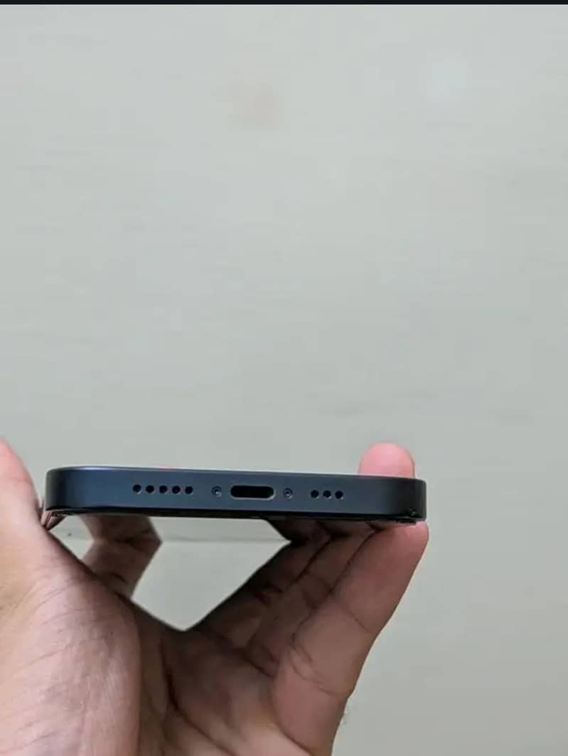 Apple iPhone 13 2