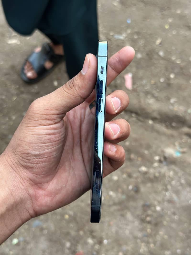 Apple iPhone 12 Pro 3