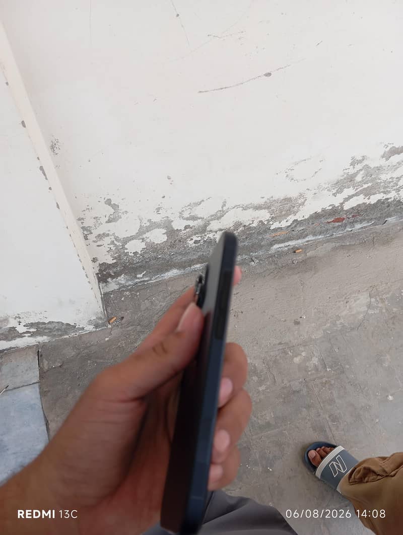 iPhone 15 4