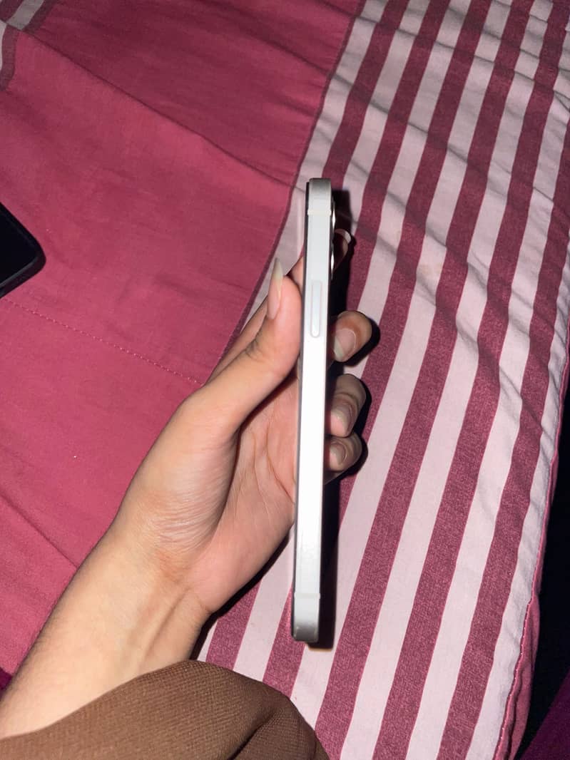 Apple iPhone 12 3
