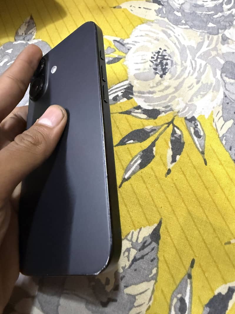 Apple iPhone 16 2