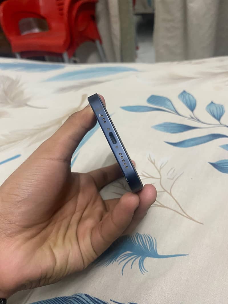 Apple iPhone 12 3