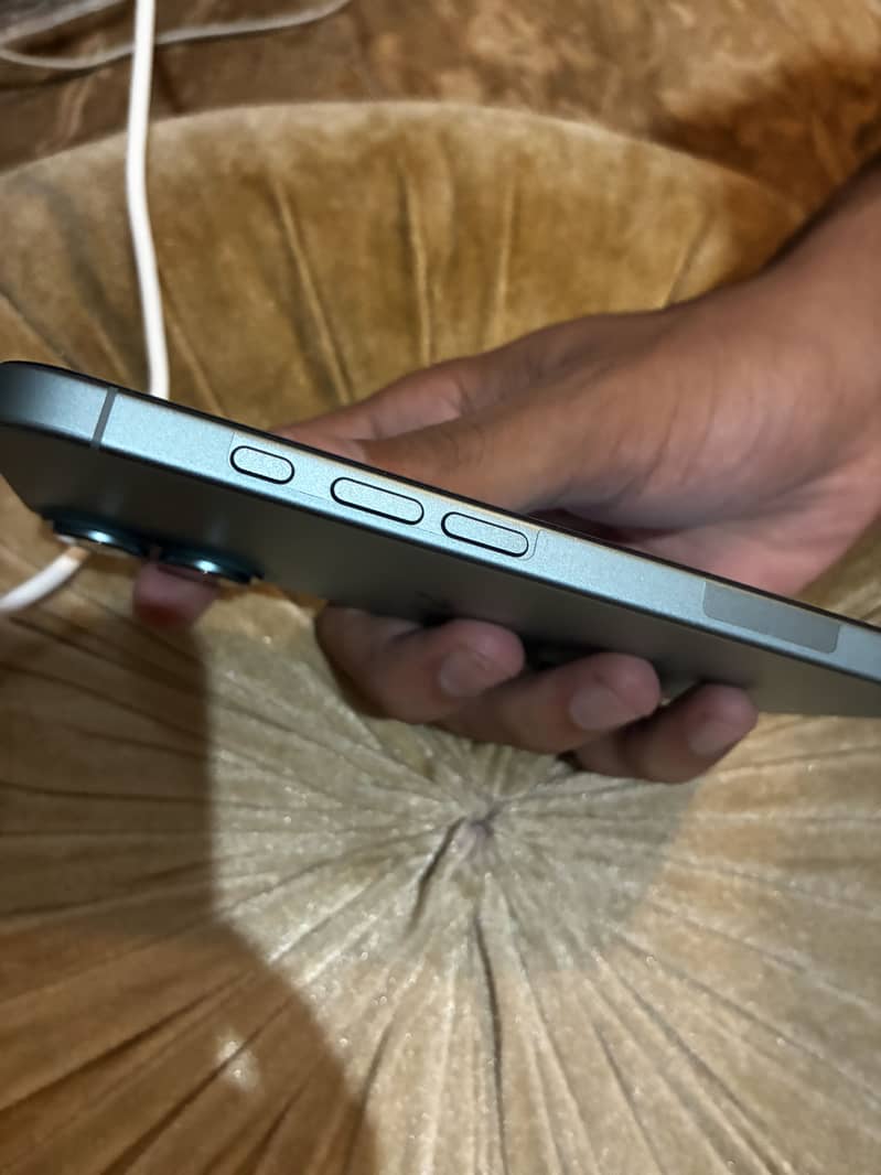 Apple iPhone 16 jv 4