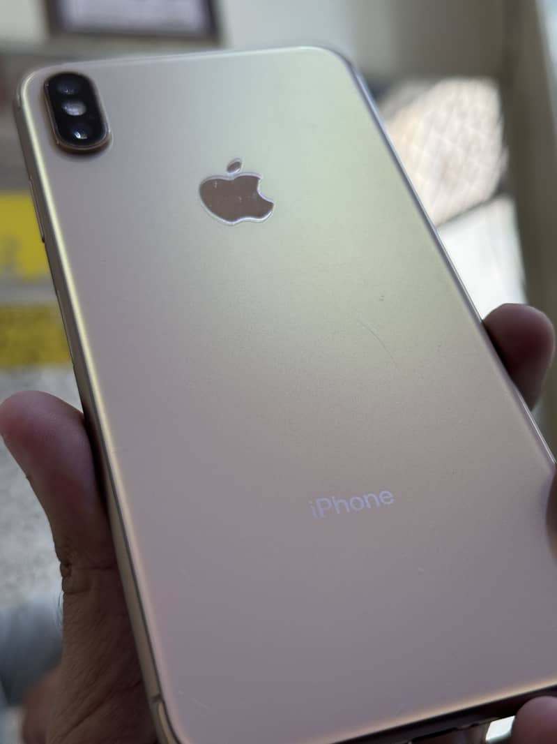 Apple iPhone XS Max 4