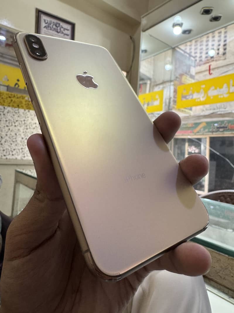 Apple iPhone XS Max 6
