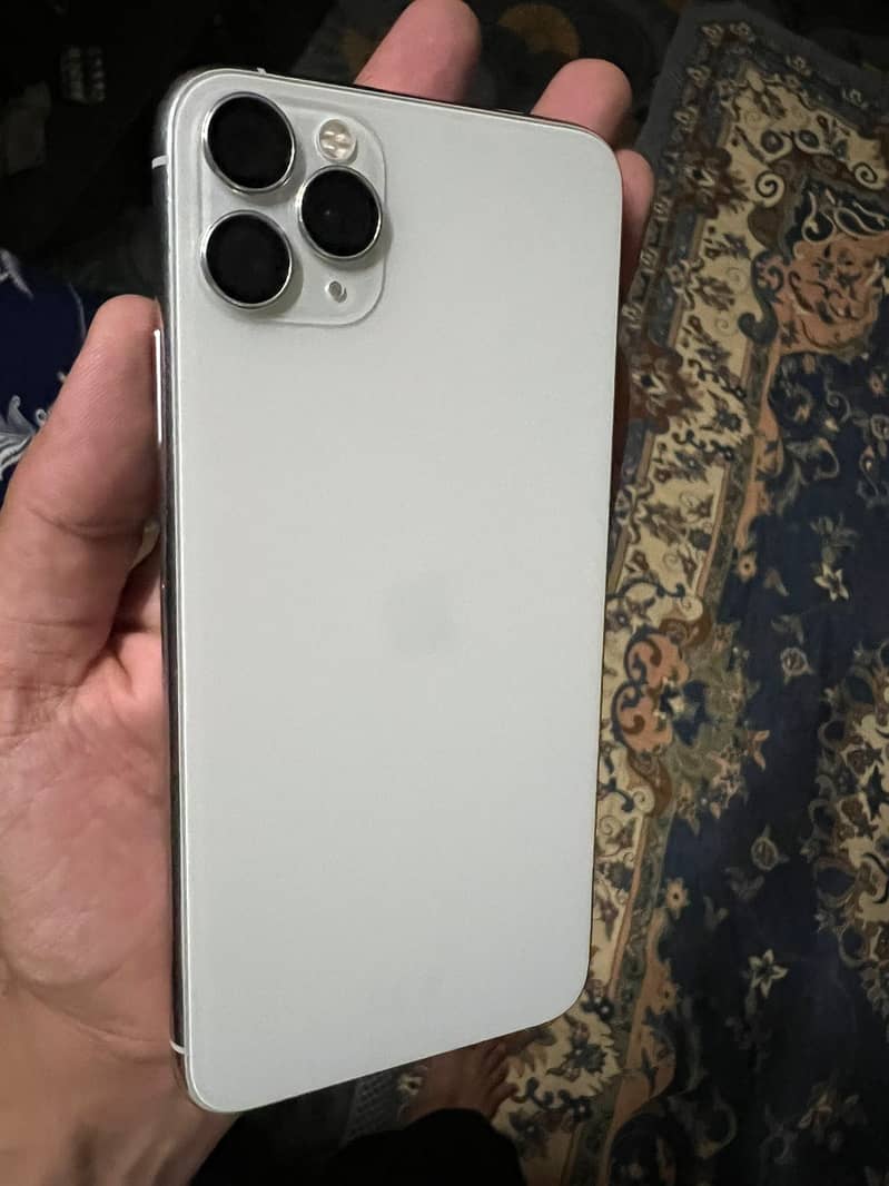 Apple iPhone 11 Pro Max 3