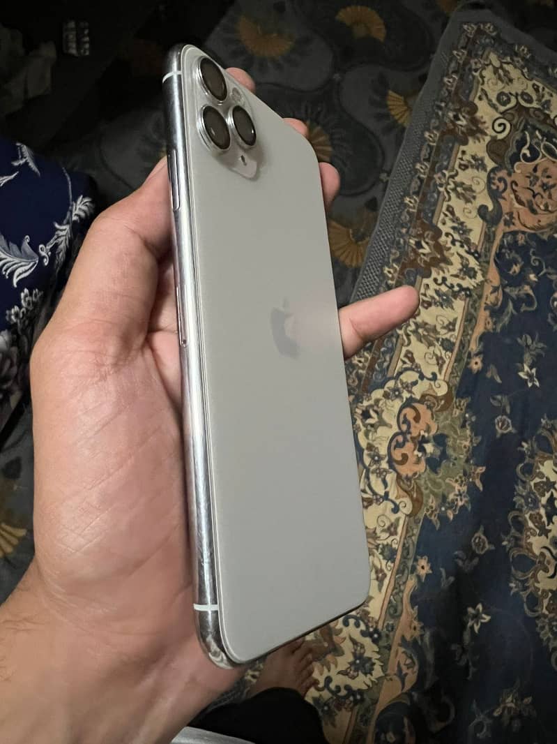 Apple iPhone 11 Pro Max 8