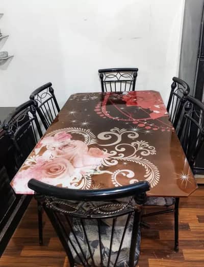Iron Dining table with y chairs Urgent sale in Karachi Good condition