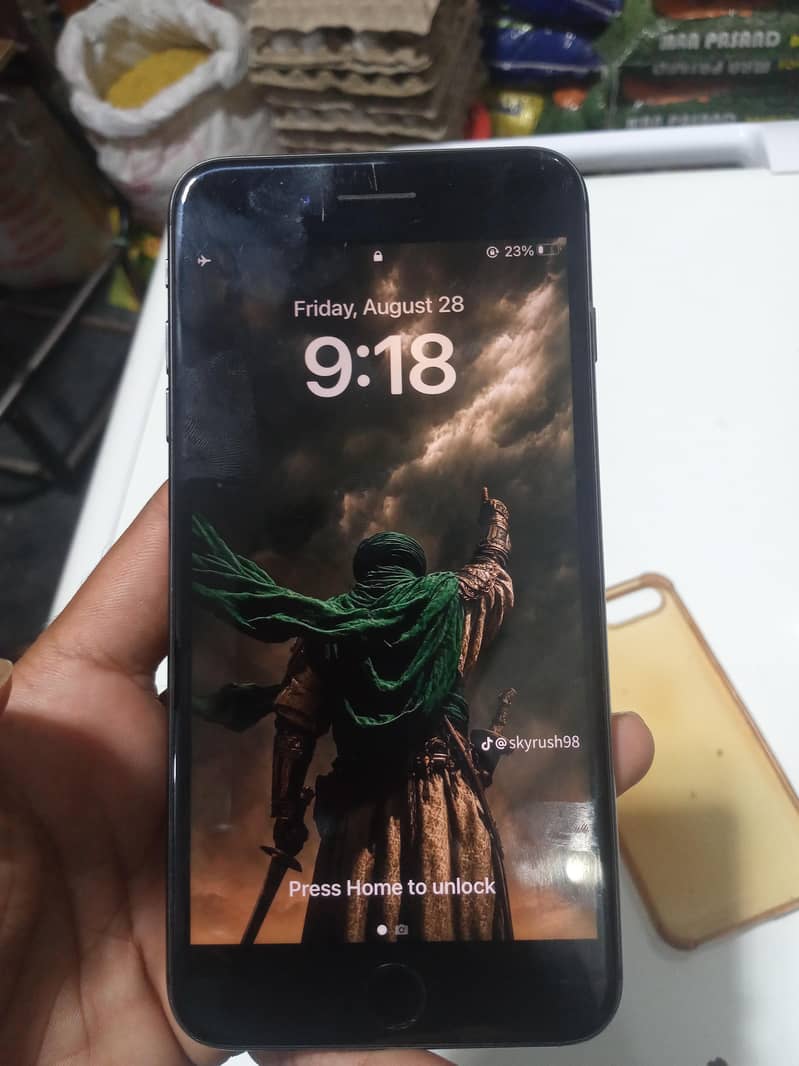 Apple iPhone 8 Plus 0