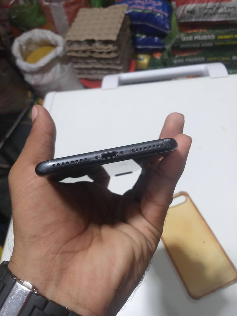 Apple iPhone 8 Plus 1