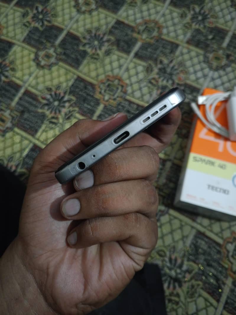 Tecno Spark 40 4