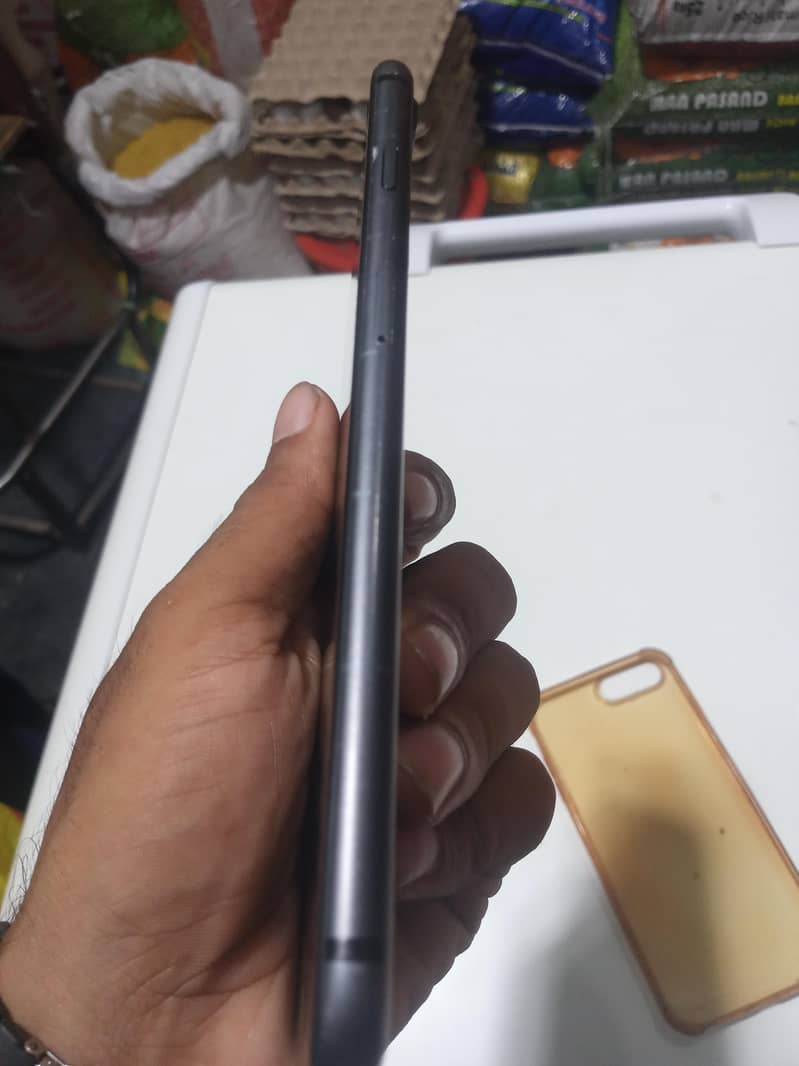Apple iPhone 8 Plus 3