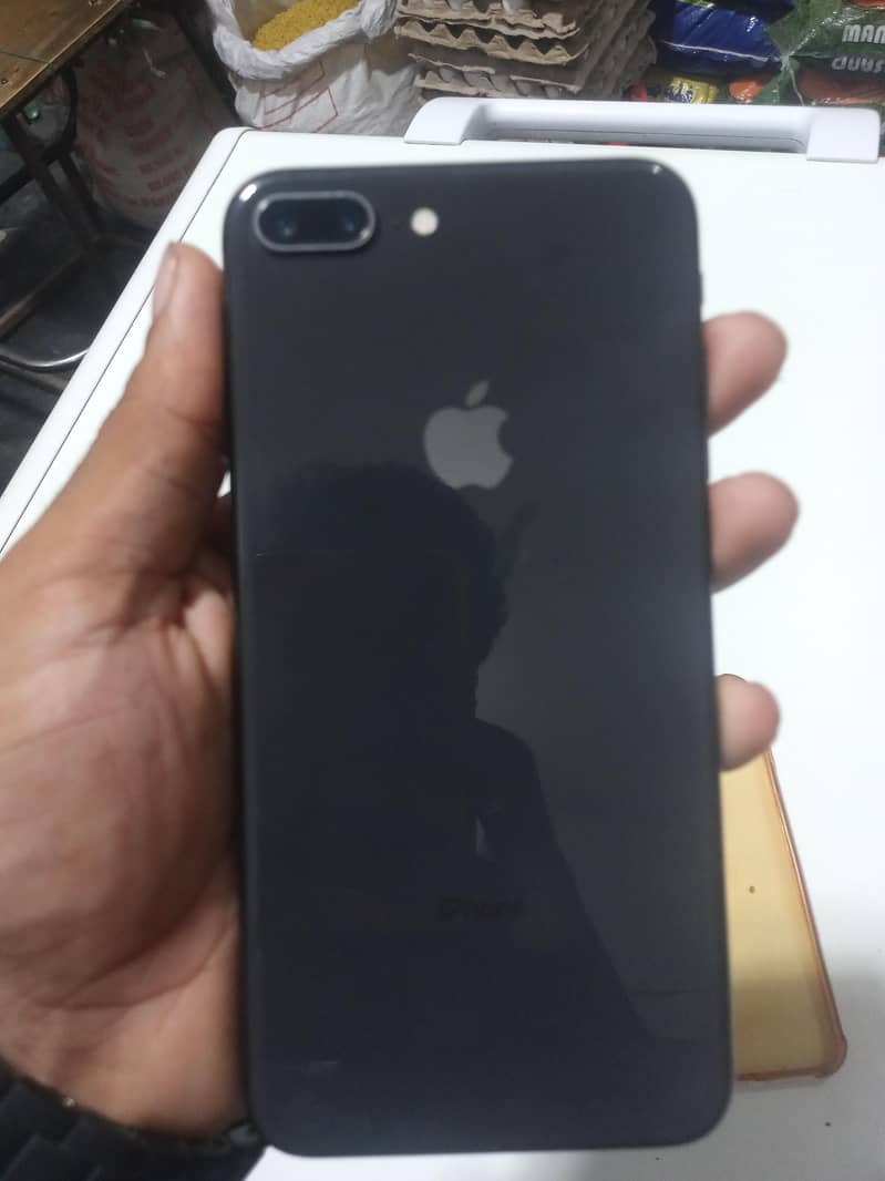 Apple iPhone 8 Plus 4