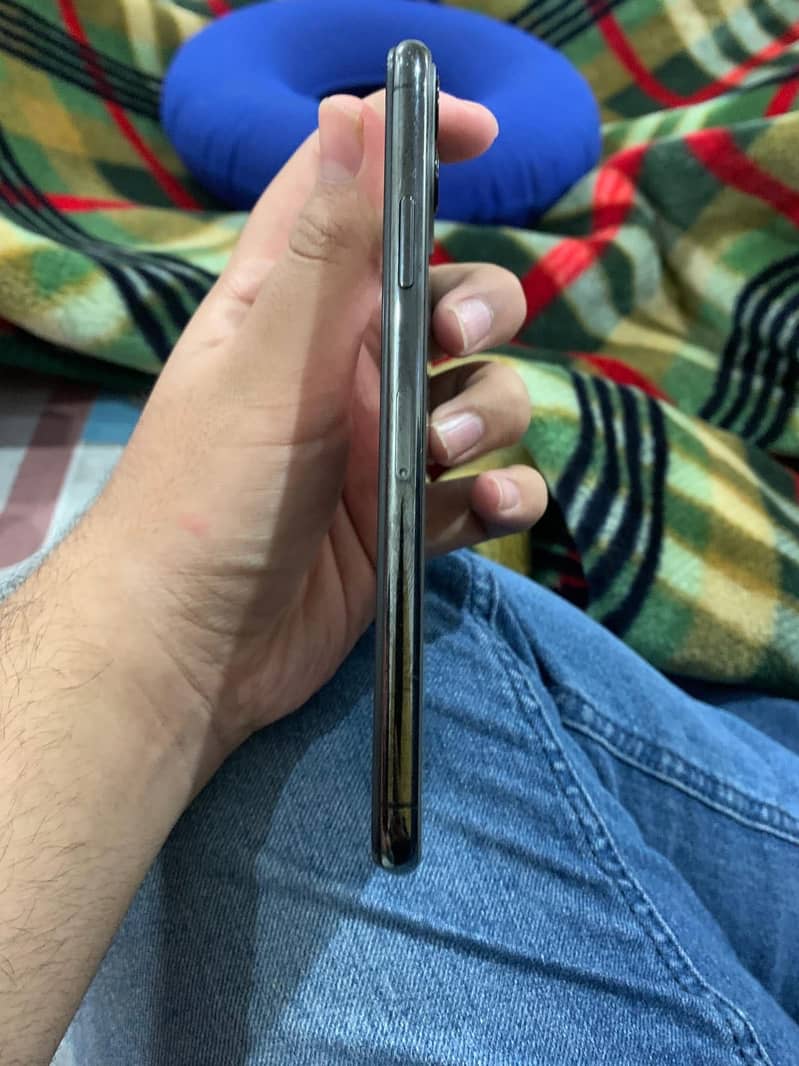 Apple iPhone 11 Pro Max 1