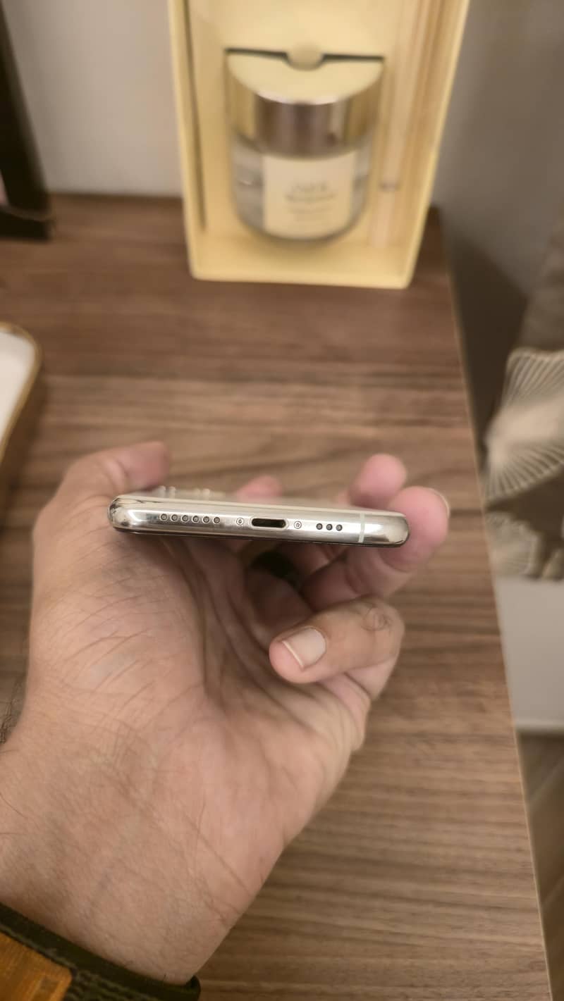 Apple iPhone 11 Pro 4