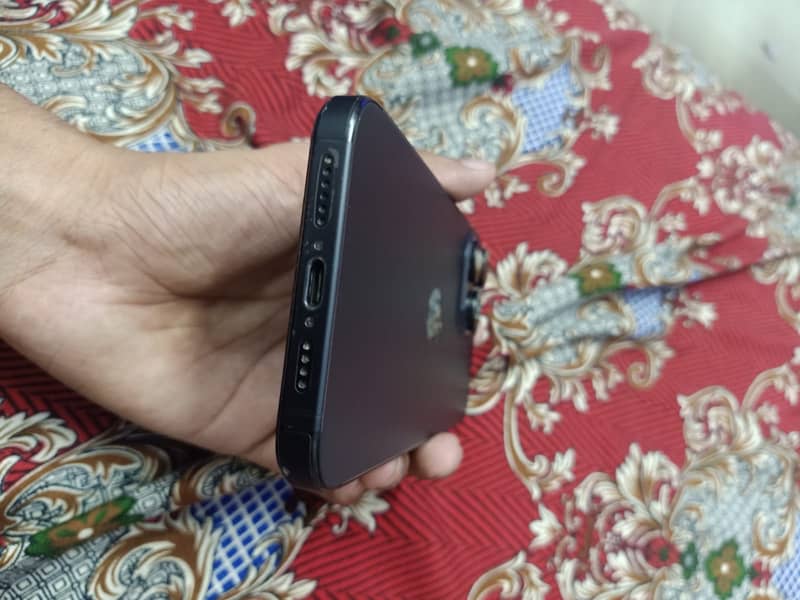 Apple iPhone 15 Pro Max 0