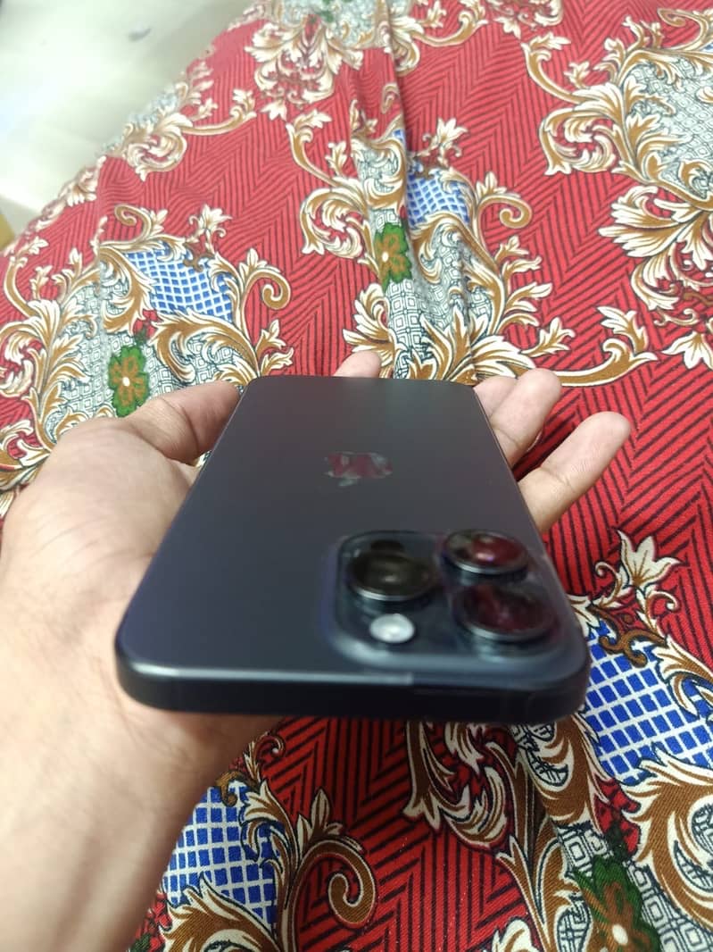 Apple iPhone 15 Pro Max 2