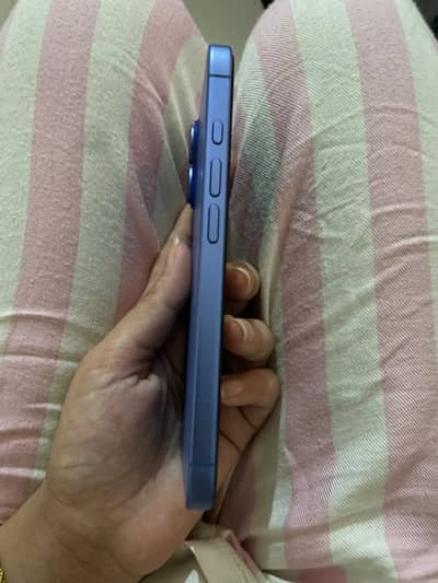 Apple iPhone 16