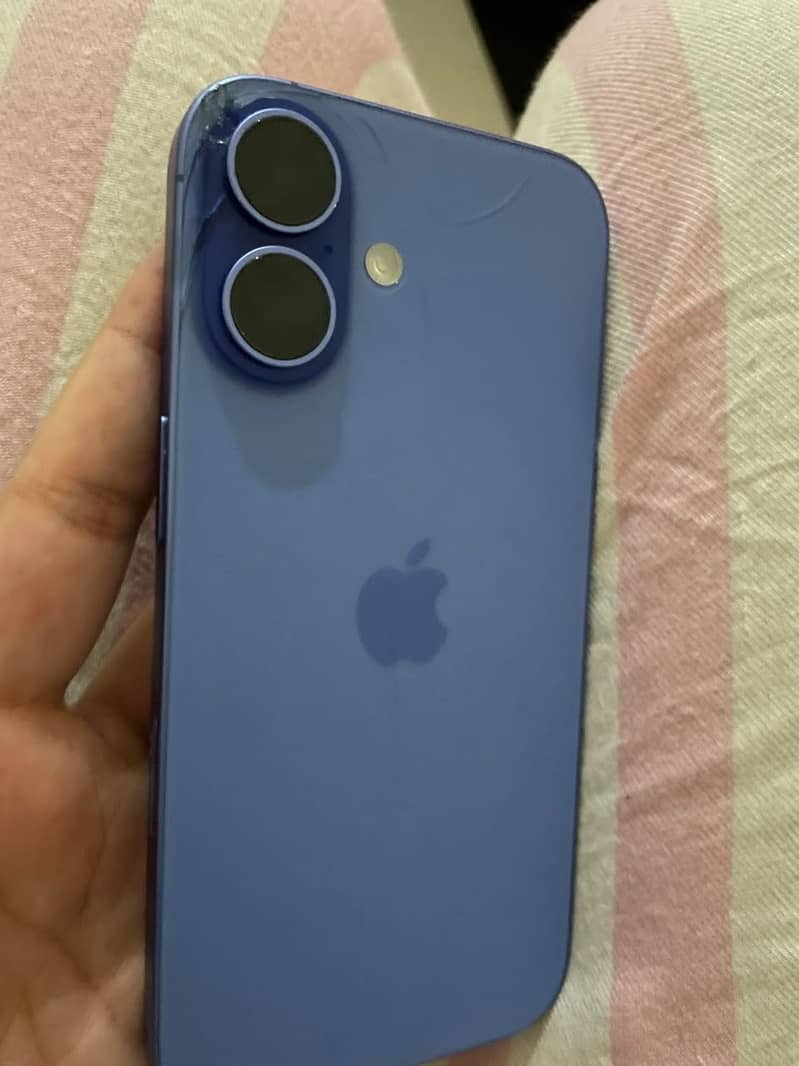 Apple iPhone 16 2