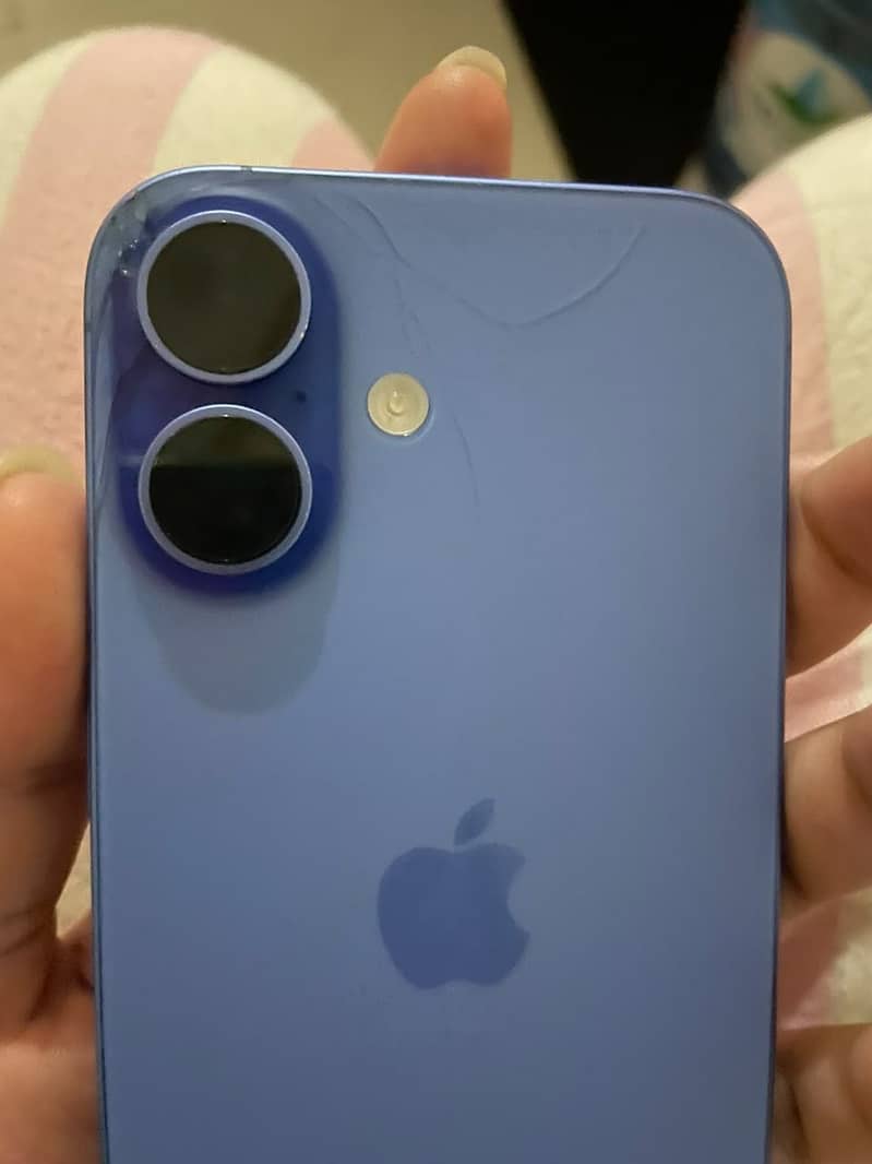 Apple iPhone 16 3