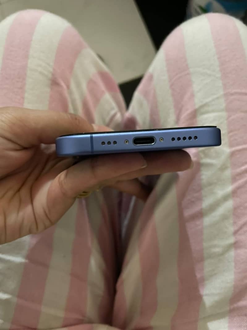 Apple iPhone 16 4