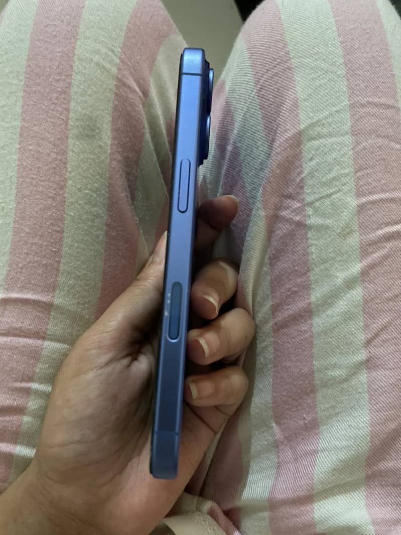 Apple iPhone 16 5