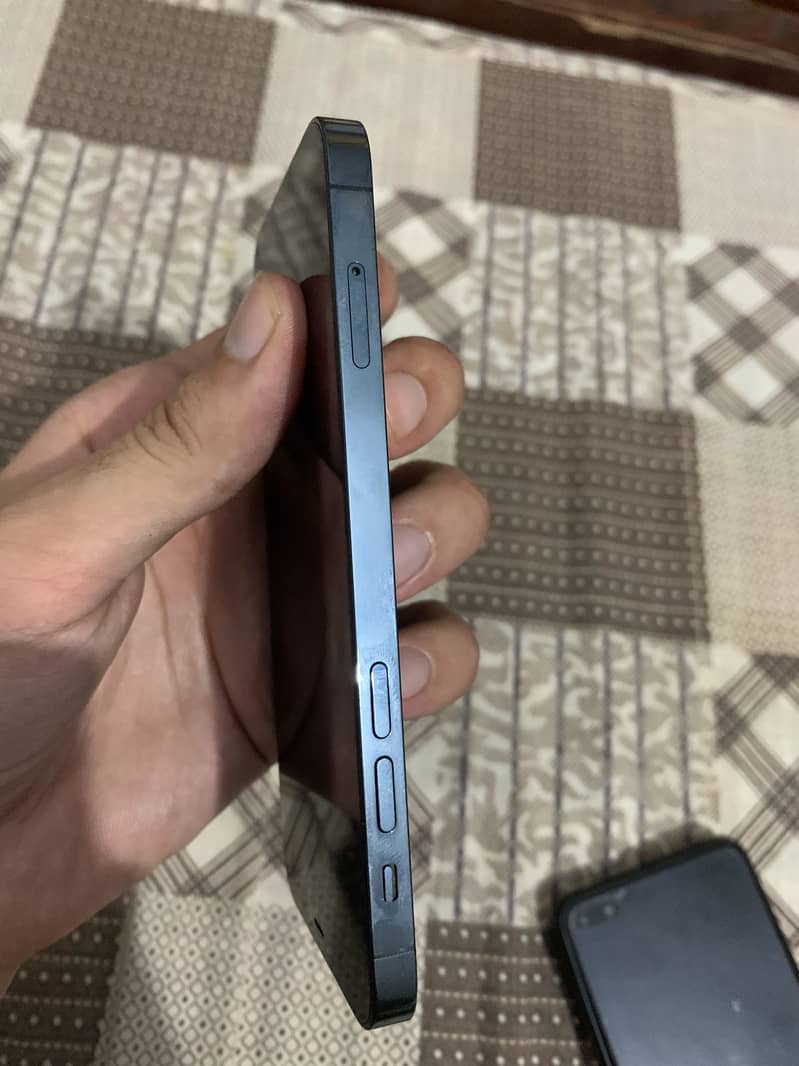iPhone 12 Pro 4
