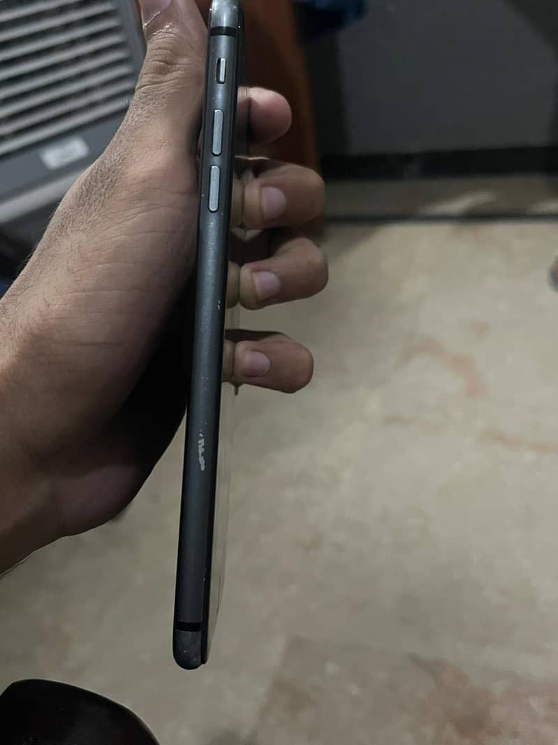 Apple iPhone 8 Plus 1