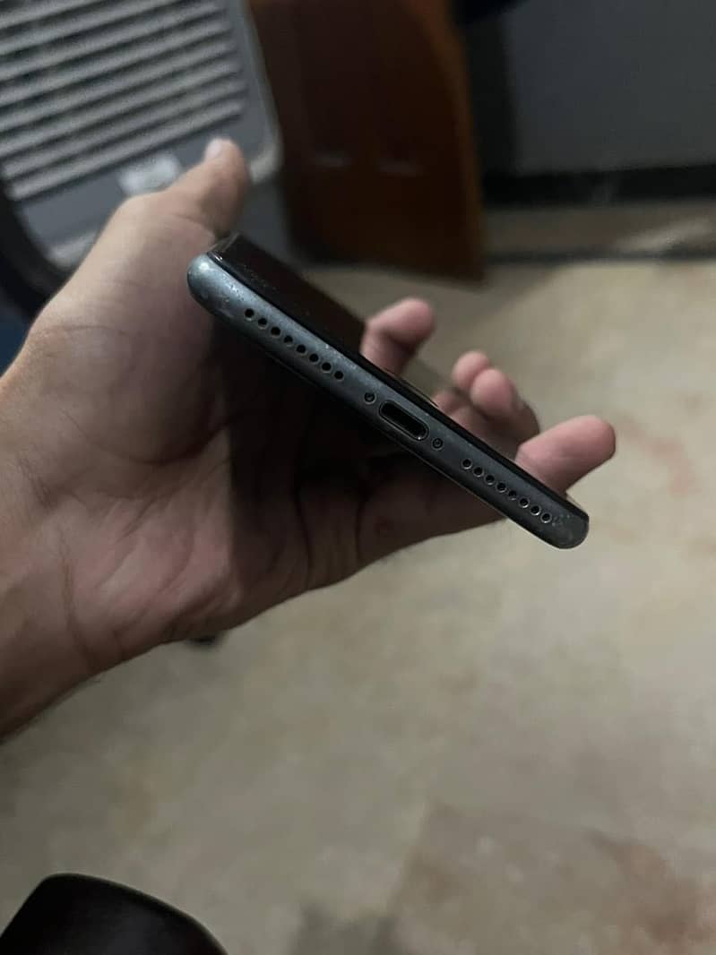 Apple iPhone 8 Plus 3
