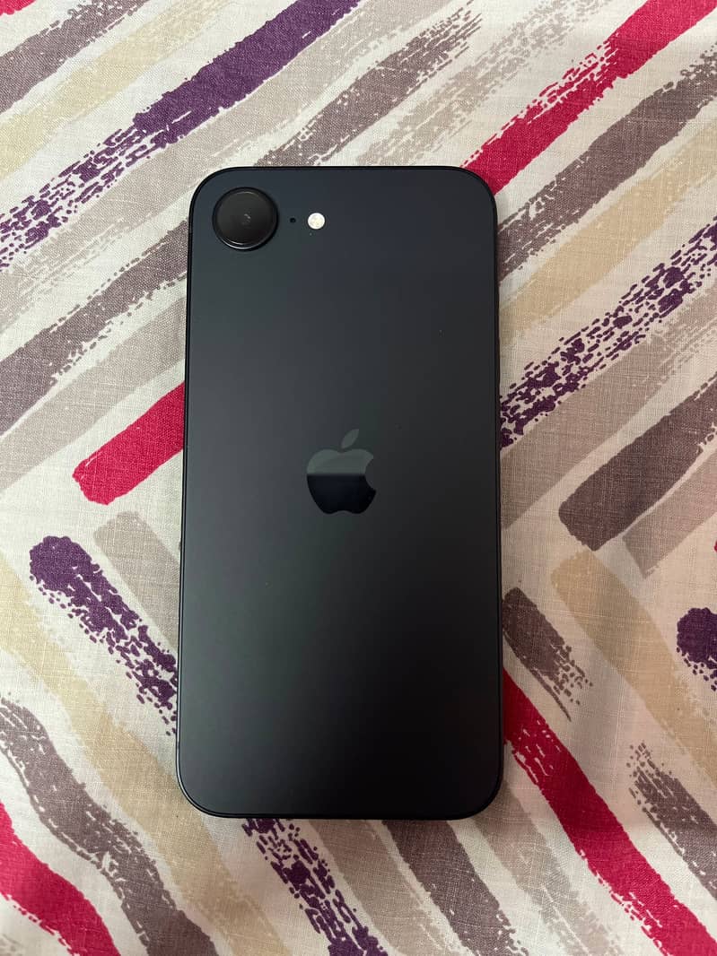 Apple iPhone 16e jv 0