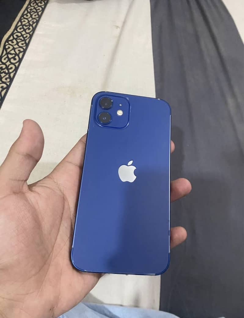 Apple iPhone 12 4