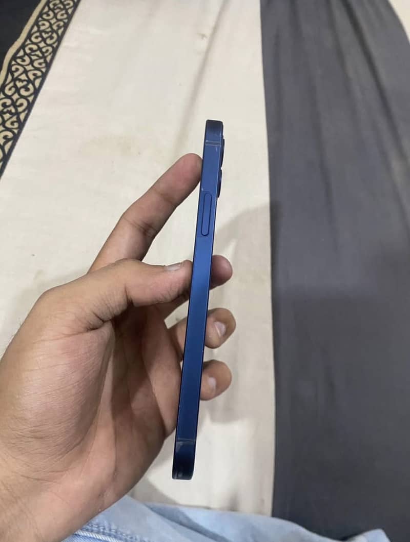 Apple iPhone 12 6