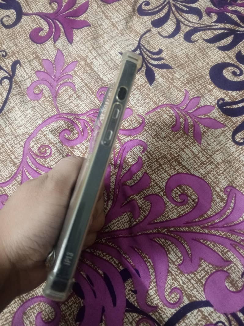 Apple iPhone 14 4