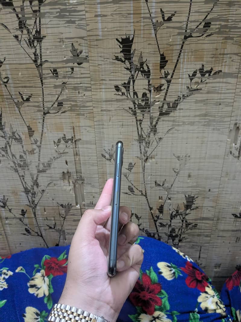 Apple iPhone 11 Pro Max 5